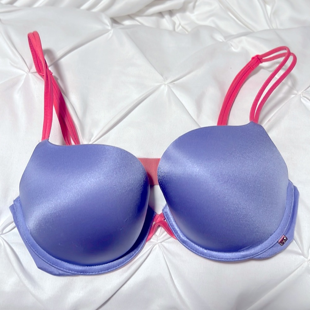 Victoria’s Secret Very Sexy Push Up Padded Bra 32D